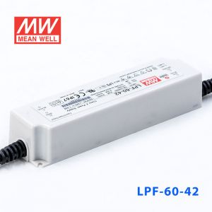 LPF-60-42  60W  42V 1.43A  恒压+恒流有PFC高效率塑壳IP67防水LED电源