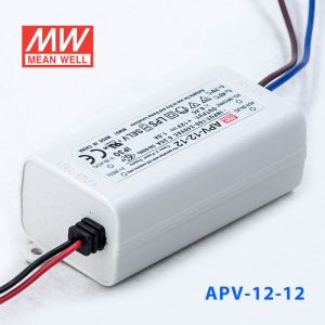 APV-12-5    12W   5V   2A 明纬牌恒压输出防水塑壳LED照明电源