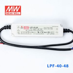 LPF-40-48  40W  48V 0.84A  恒压+恒流有PFC高效率塑壳IP67防水LED电源