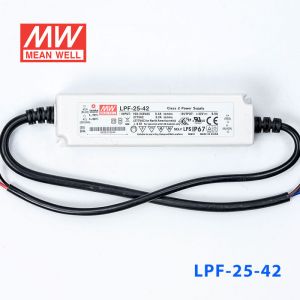 LPF-25-42  25W  42V 0.6A  恒压+恒流有PFC高效率塑壳IP67防水LED电源