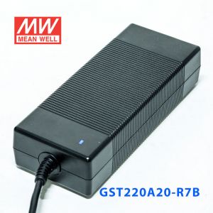 GST220A20-R7B 220W 20V11A高效能低空载损耗绿色节能桌上型适配器