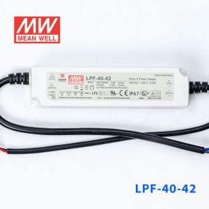 LPF-40-42  40W  42V 0.96A  恒压+恒流有PFC高效率塑壳IP67防水LED电源