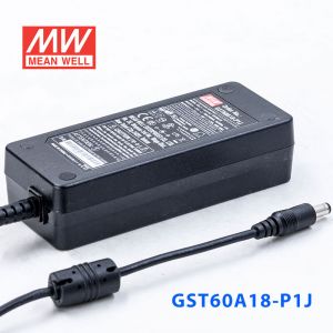 GST60A18-P1J 60W 18V3.33A高效能低空载损耗绿色节能桌上型适配器