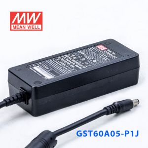 GST60A05-P1J 30W 5V6A高效能低空载损耗绿色节能桌上型适配器