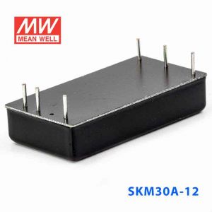 SKM30A-12  30W  9~18V 输入 12V 2.5A 单路稳压输出明纬DC-DC转换模块电源