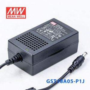 GST18A05-P1J  15W 5V3A高效能低空载损耗绿色节能桌上型适配器